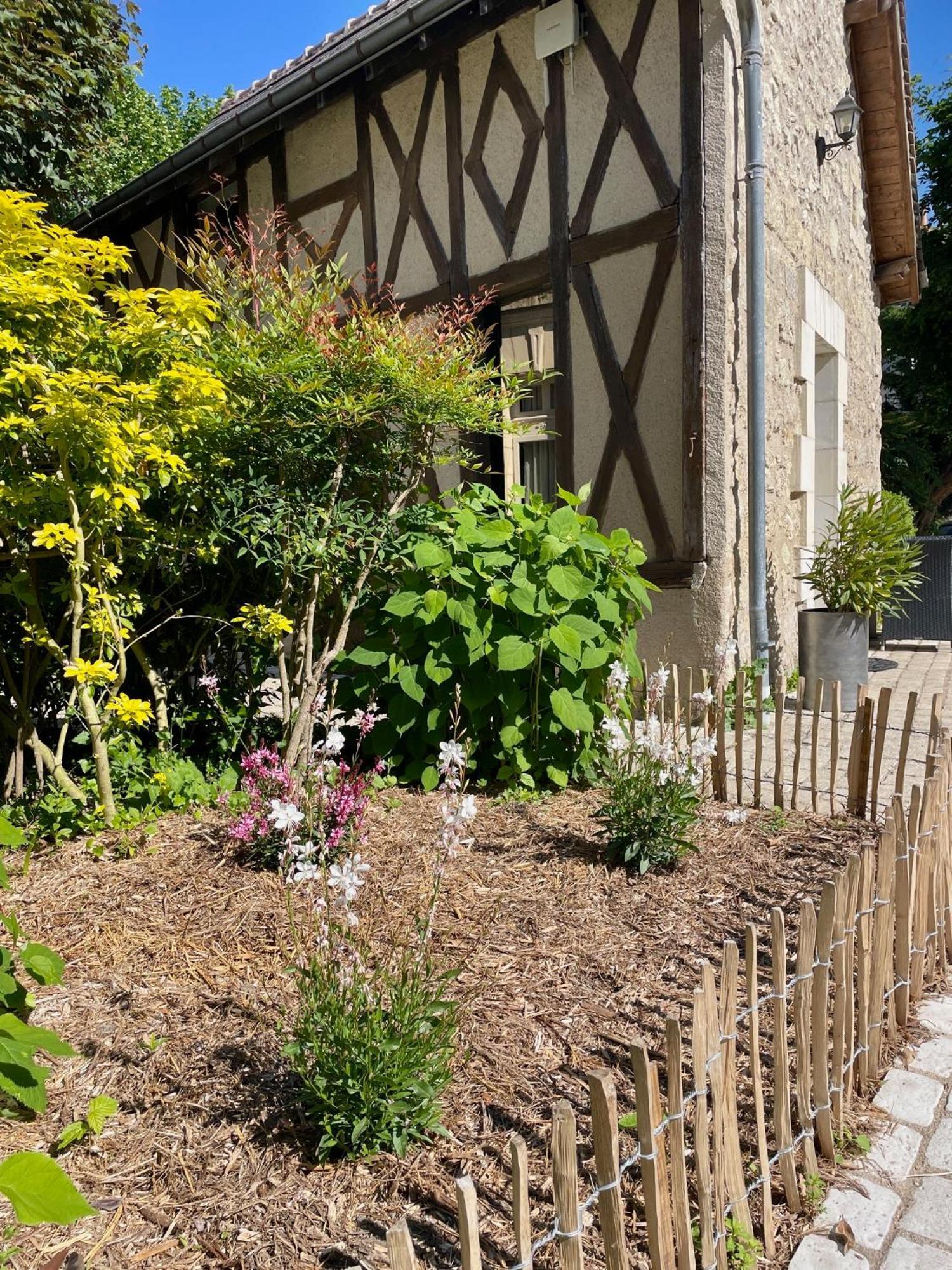 Le Pavillon Des Lys - Hotel Particulier Amboise Exterior photo